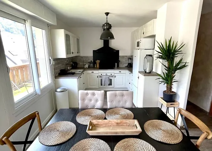 Unique En Plein Coeur Du Vieux Village Апартаменты *